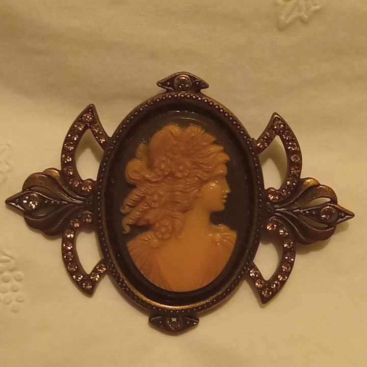 Stunning Sweet Romance Signed Vintage Pin